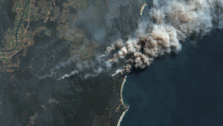 Sentinel-2A - 2019-09-09 - Yamba, NSW - DEA Surface Reflectance Normalised Burn Ratio - NIR, SWIR - False colour and true colour image of fire burning south of Yamba.
